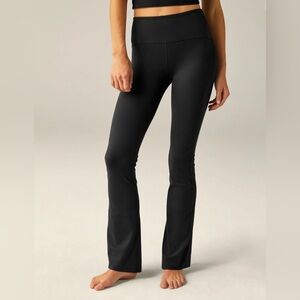 Beyond Yoga Power Beyond Strive Bootcut Pant Black NWT $114